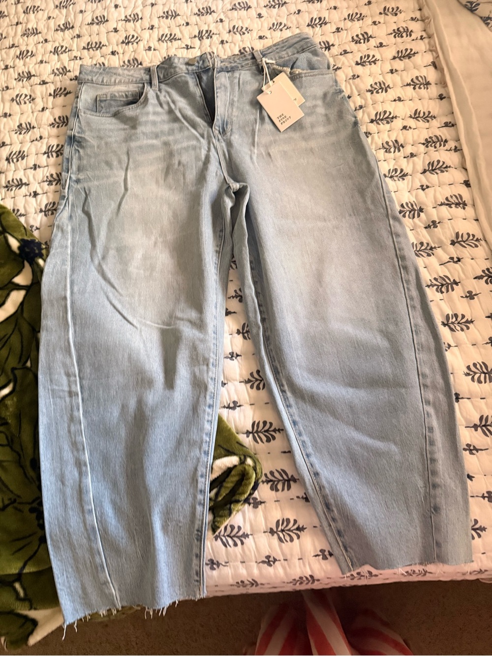 The Fine Print Light Blue Women's Barrel Jeans - 33p NWT